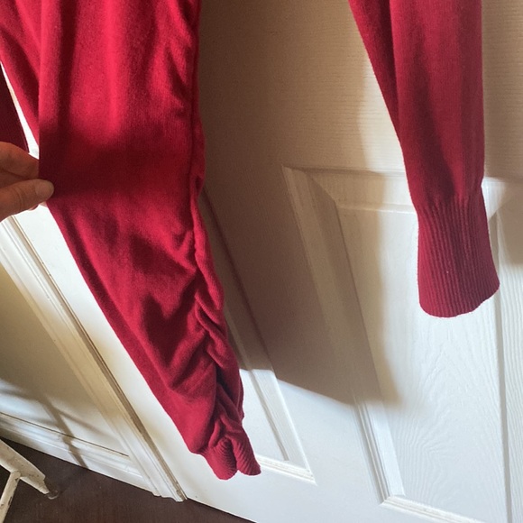 RED BENCH SWEATER DRESS - Picture 4 of 4